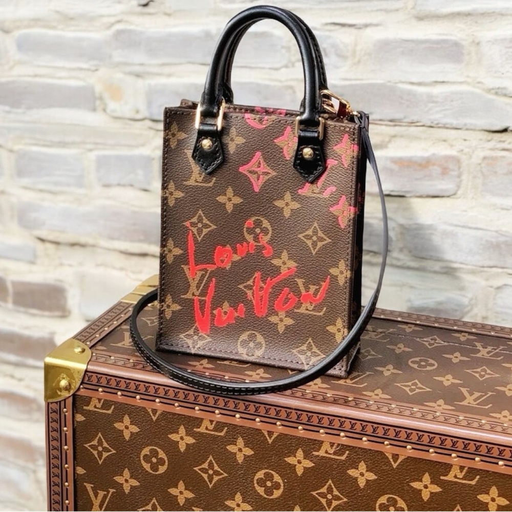 Louis Vuitton Limited Edition Fall in Love Sac Plat Petite